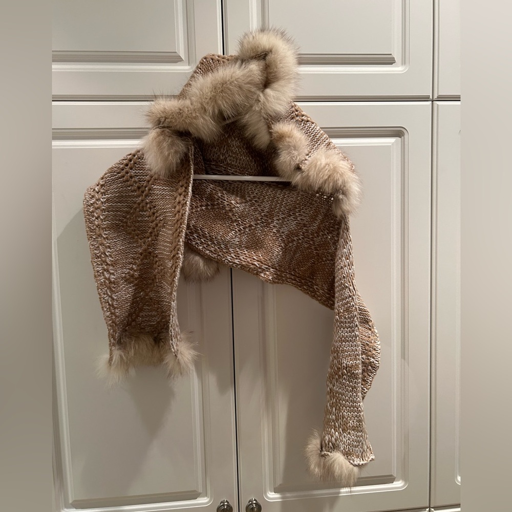 Ladies Knit Snood With Fur Trim And Pompoms NWOT